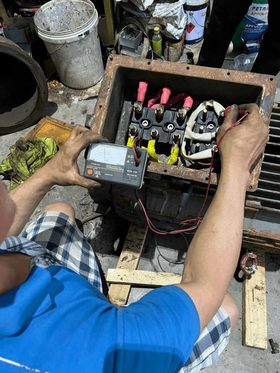 Image of testing motor after recondition.