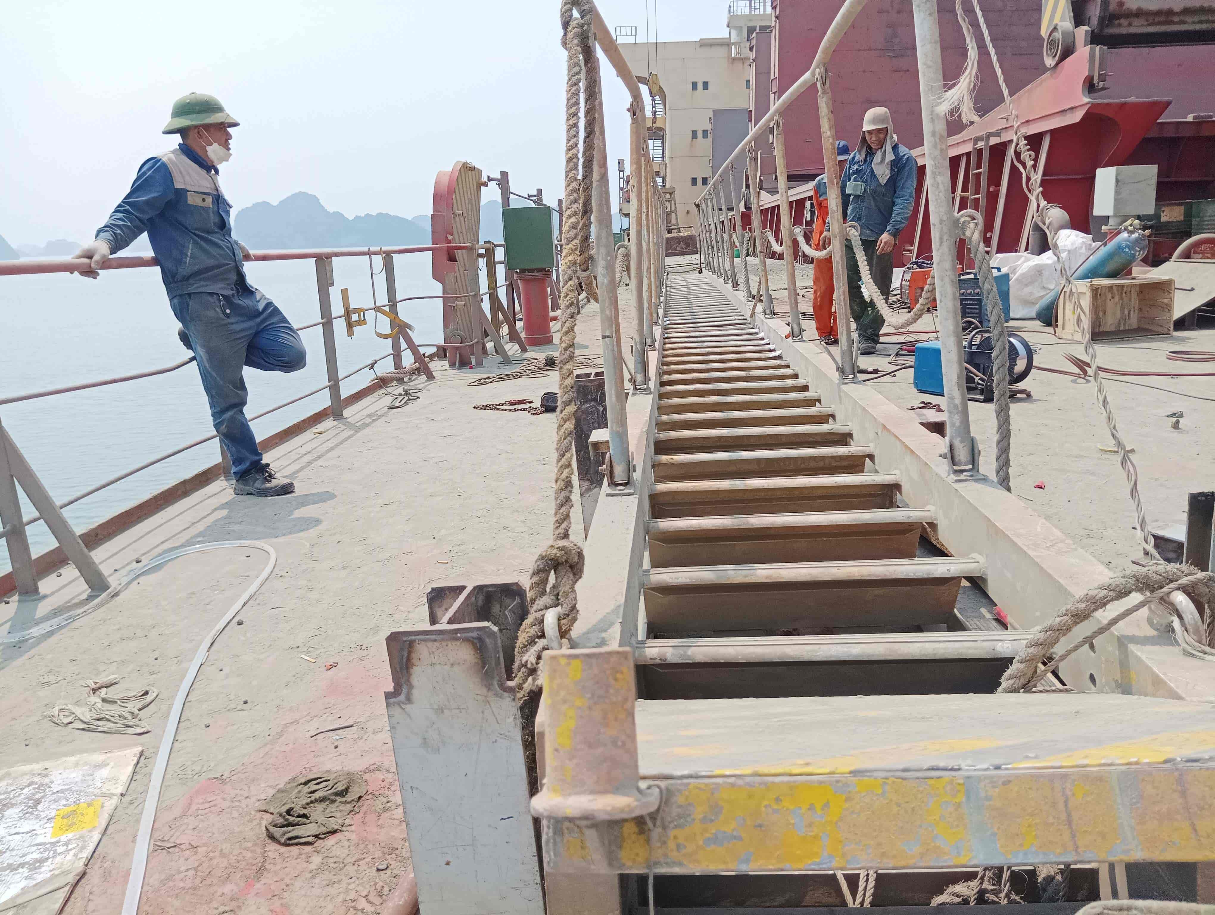 ACCOMMODATION LADDER REPAIR IN VIETNAM