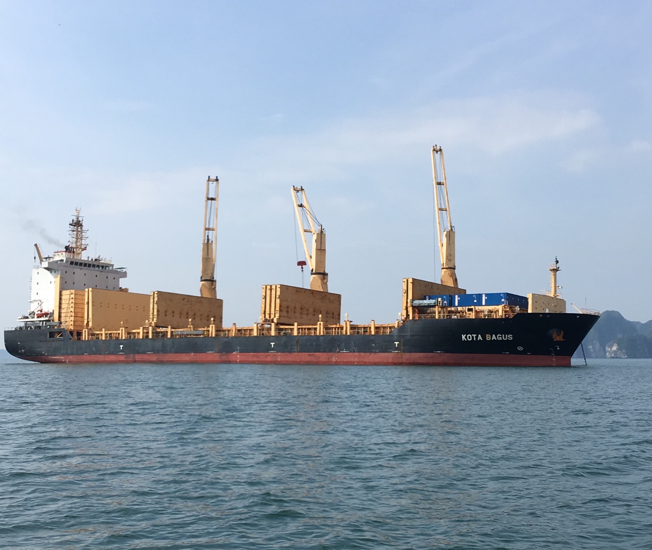 SHIP REPAIR SERVICES IN CAM PHA PORT - VN CPH